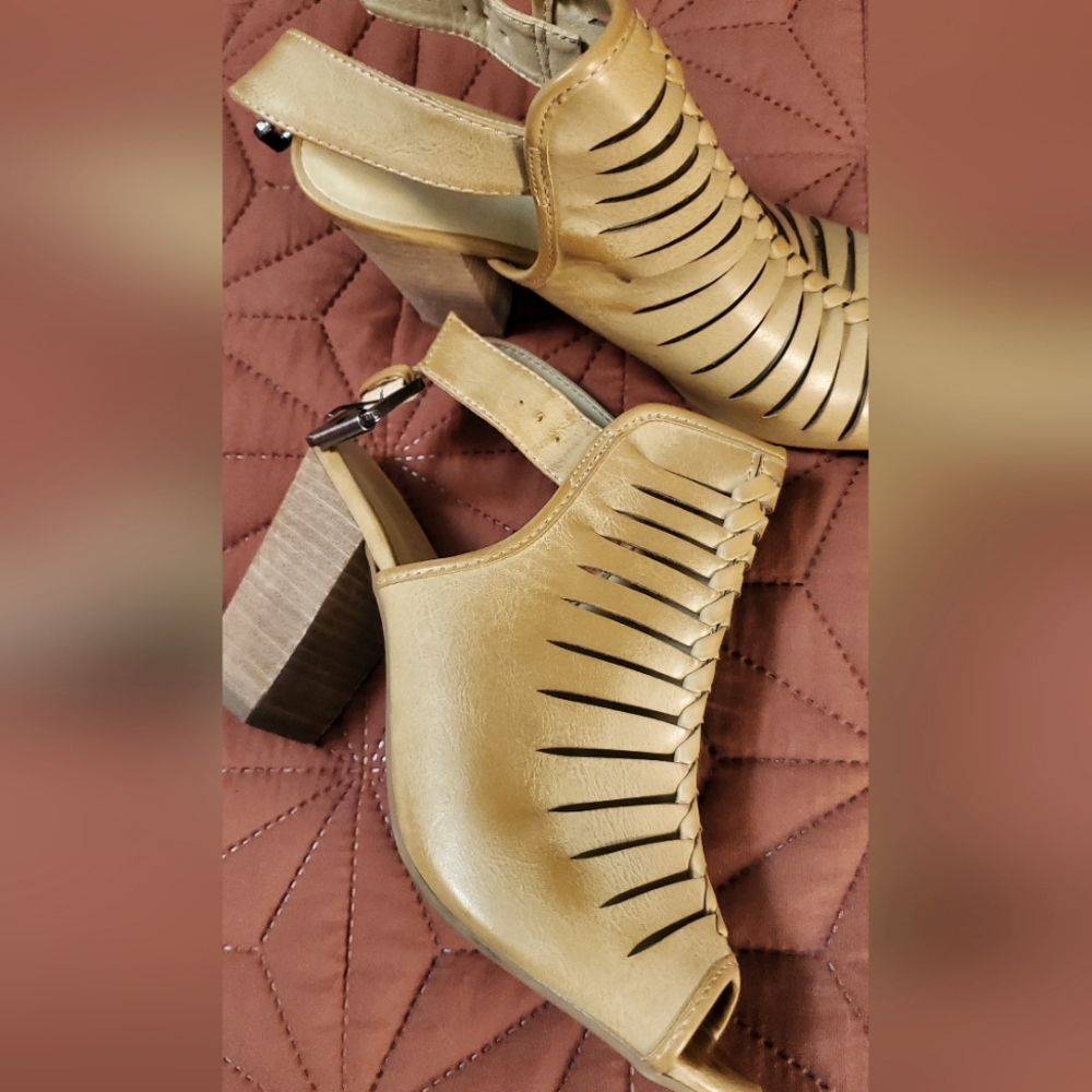 Women's Light Tan Slingback Heeled Sandals